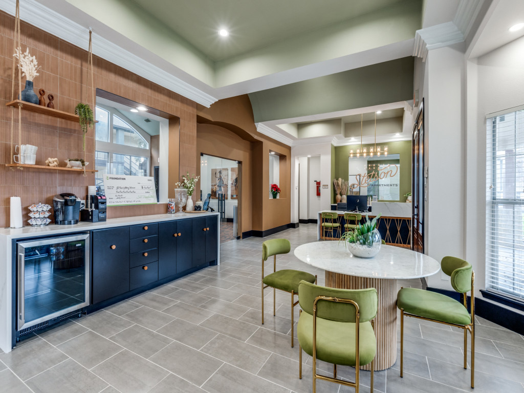 the kitchen and dining area at The Stetson